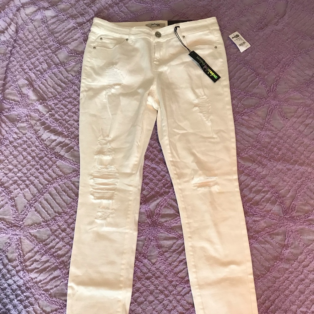 NWT Super cute Skinny Boyfriend White Jeans size 4